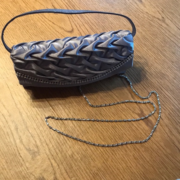 Silver clutch, perfect for PROM - Picture 3 of 4